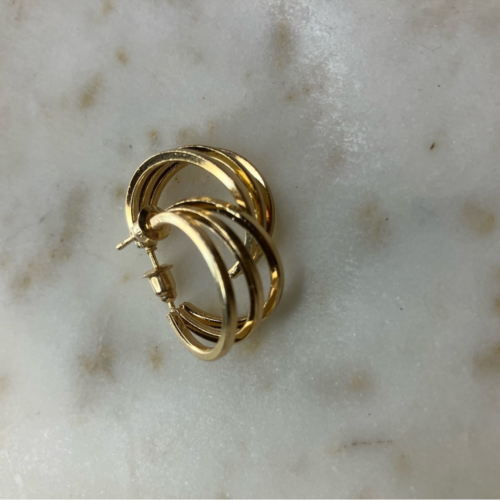 Small gold hoops